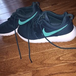 Nike Women’s Roche Sneakers